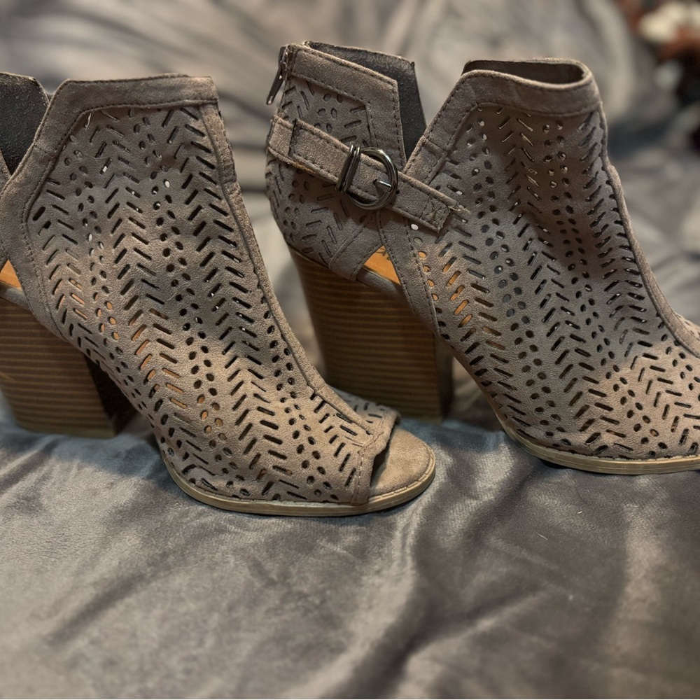 Chic Peep-Toe Ankle Boots - Gray